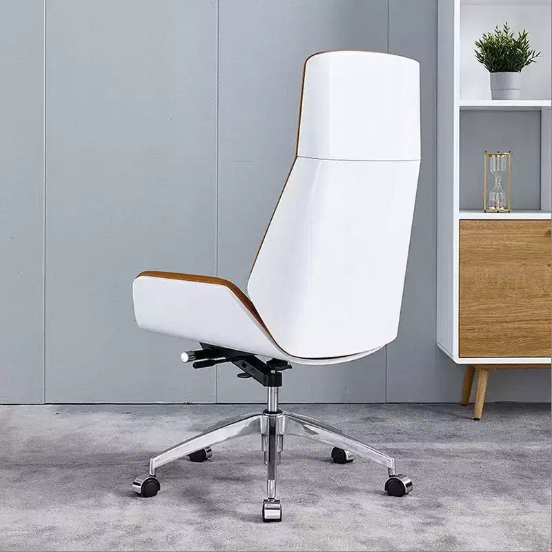 Fauteuil de bureau de direction à dossier haut avec dossier en bois courbé noyer et assise en similicuir, base pivotante et roulante