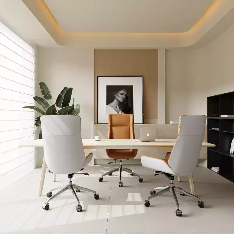Fauteuil de bureau de direction à dossier haut avec dossier en bois courbé noyer et assise en similicuir, base pivotante et roulante
