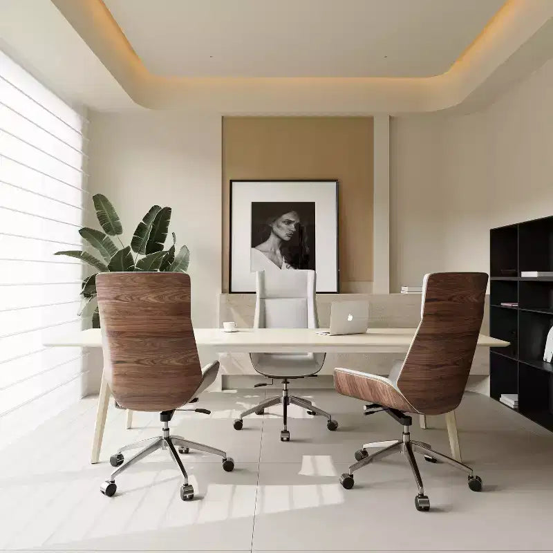 Fauteuil de bureau de direction à dossier haut avec dossier en bois courbé noyer et assise en similicuir, base pivotante et roulante