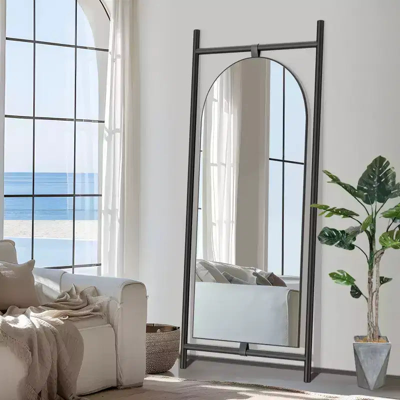 Miroir sur pied en bois massif à encadrement arqué, style échelle, 31 po l. x 75 po H, brun