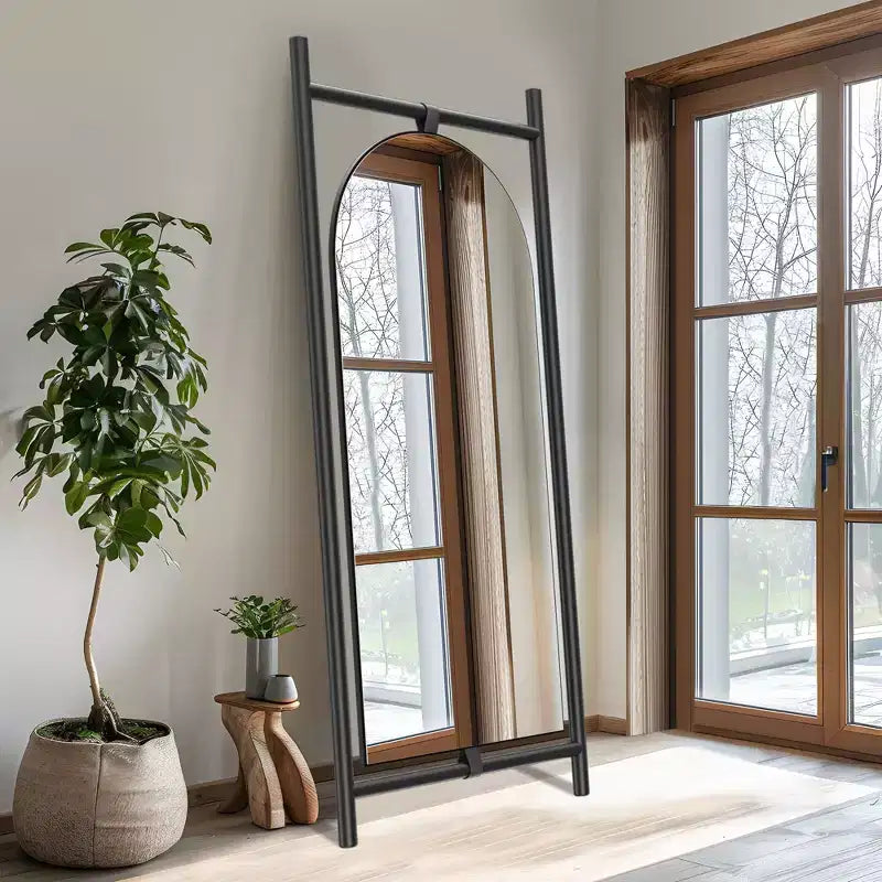 Miroir sur pied en bois massif à encadrement arqué, style échelle, 31 po l. x 75 po H, brun