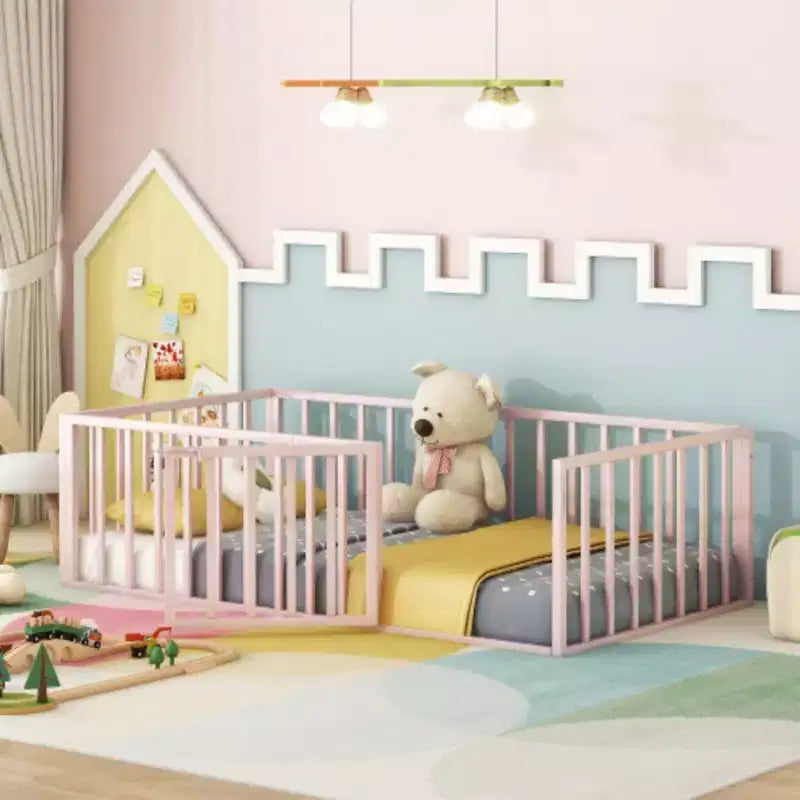 Cadre de lit en métal rose pour lit double avec clôture et porte