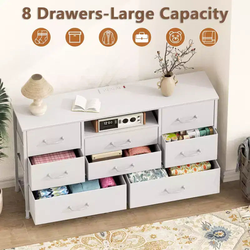 Commode large et blanche à 8 tiroirs en tissu avec station de charge, étagère ouverte, meuble de chambre d'enfant ou console TV multimédia.